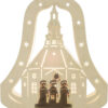 Fensterbild aus Sperrholz gefertigt. Form einer Glocke. Innenmotiv ist die Seiffener Kirche darauf sind die Kurrendefiguren in braun geklebt