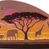 Dekoleuchte aus rötlichem Acrylglas mit dem Motiv Safari. Auf der Leuchte ist die Savanne Afrikas zu sehen mit Elefanten und Girfaffen. Hergestellt im Erzgebirge.